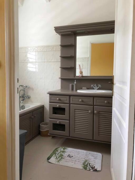 Nogent Sainte-Rose: Villa Avec Piscine Privee エクステリア 写真